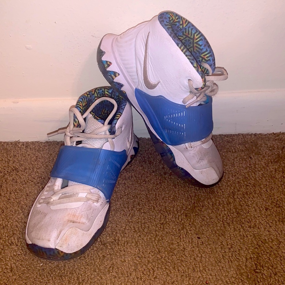 Basketball sneakers